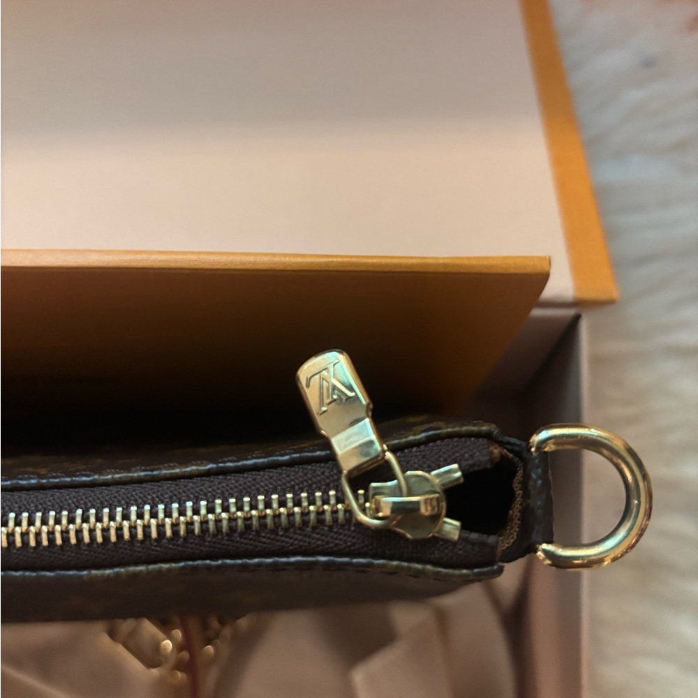 Louis Vuitton Brown Monogram Clutch - Picture 4 of 9